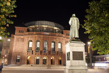 Mainz State Theatre with Gutenberg Monument