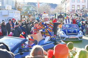 Närrische Kappenfahrt durch die Altstadt &copy; Kristina Schäfer