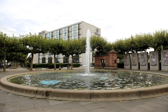 Brunnen mit Kurfürstengalerie