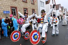 Radsportler beim Finther Umzug