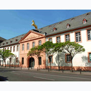 Das Landesmuseum von außen mit goldenem Pferd auf dem Dach. © GDKE, Direktion Landesmuseum Mainz (U. Rudischer)