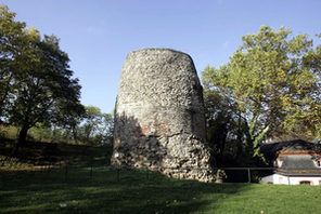 Drususstein im Grünen © Landeshauptstadt Mainz