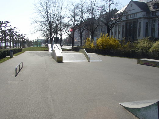 Skateranlage am Rheinufer, Höhe Kaisertor