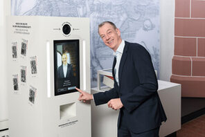 Museumsdirektor Dr. Ulf Sölter am Selfie-Point 